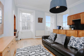 JOIVY 2-BR Apt directly next to Edinburgh Castle